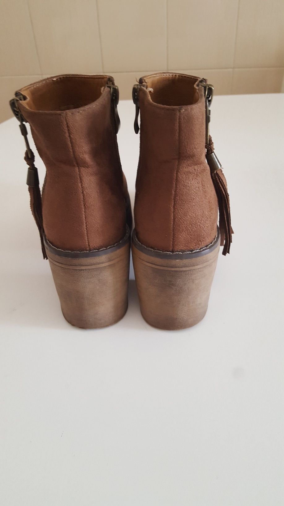 Botas castanhas tamanho 37