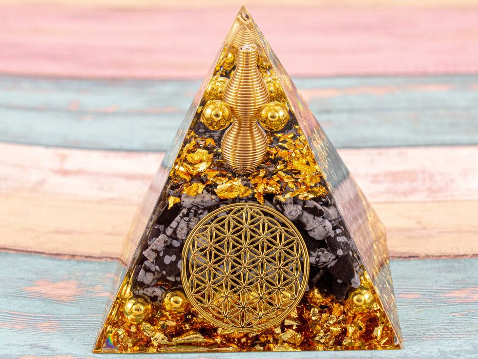 Piękna Piramidka Orgonit Obsydian Śnieżny Kwiat Życia Miedź Harmonia