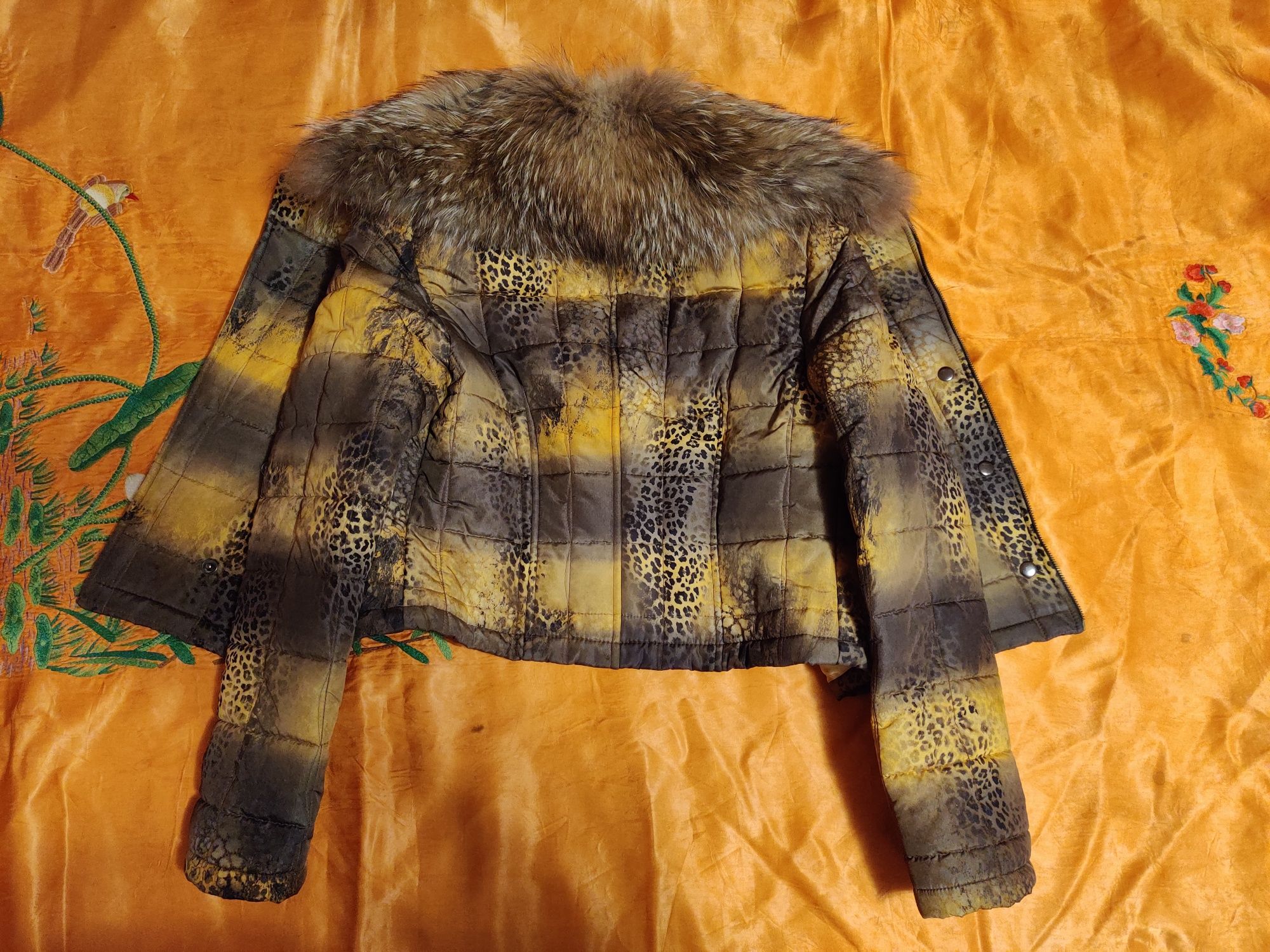 Зимняя короткая курточка (воротник натуральный мех)
