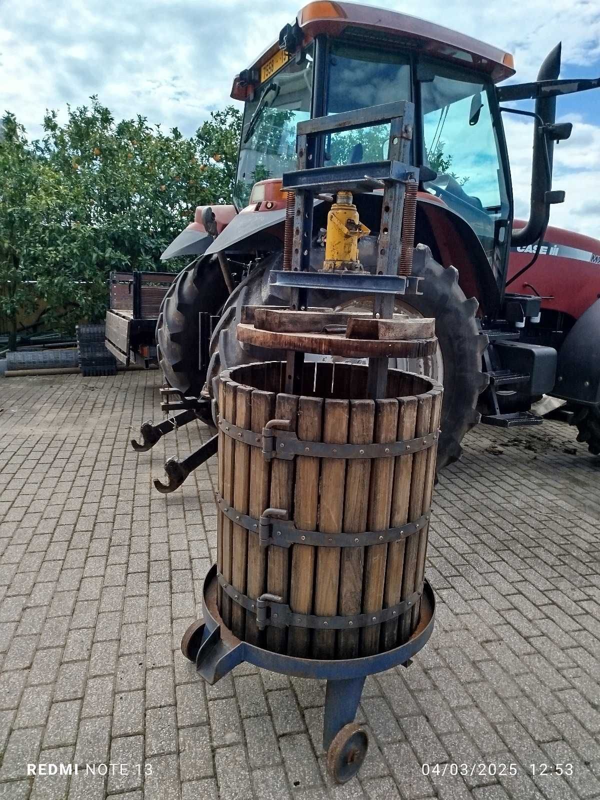 2 Prensas manuais para produção de vinho