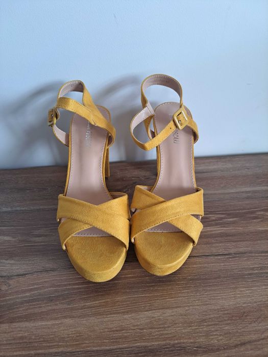Sandałki na obcasie/słupku r. 40 NOWE