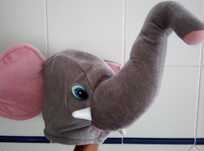 Gorro em forma de elefante.