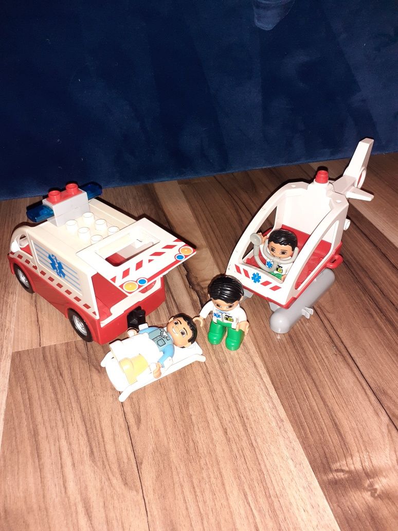 Lego Duplo helikopter ratunkowy karetka pogotowia ambulans 4979 lekarz