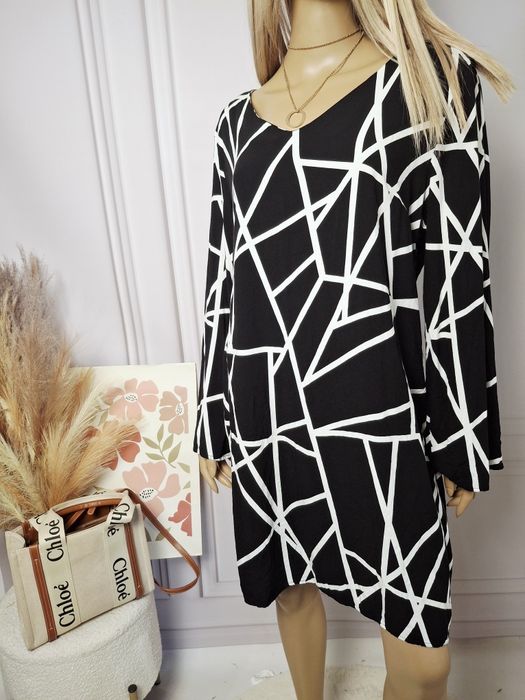 Czarna elegancka luźna sukienka z długim rękawem 44 XXL Wiskoza