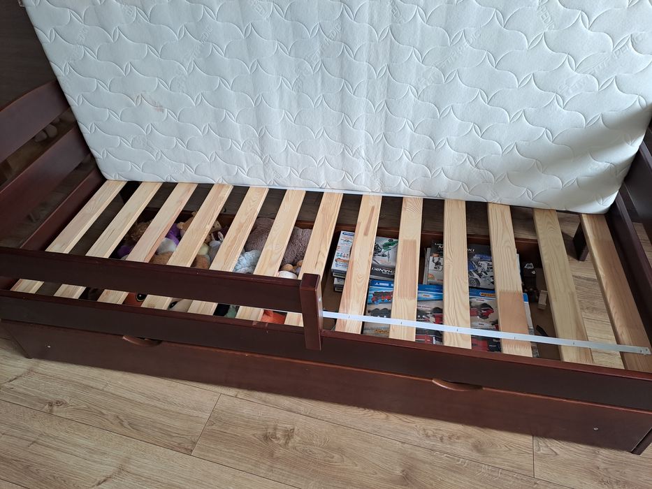 Łóżko drewniane z materacem 180x80cm