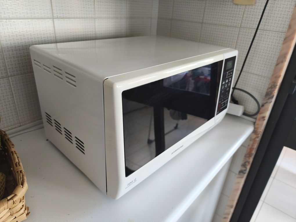 Microondas Samsung GE732K 20L