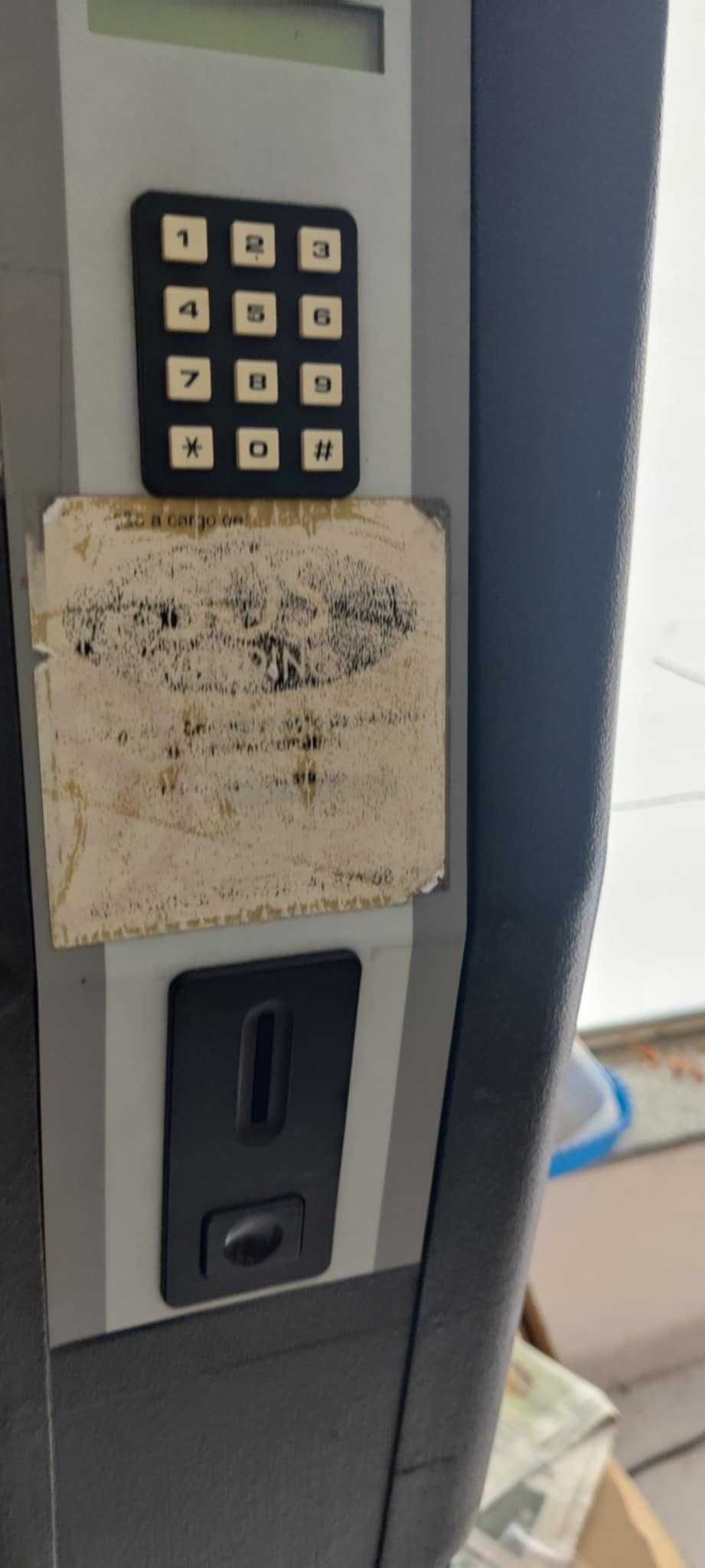 2 MÁQUINAS DE VENDING COM 2 MOEDEIROS (moedas) INCLUIDOS