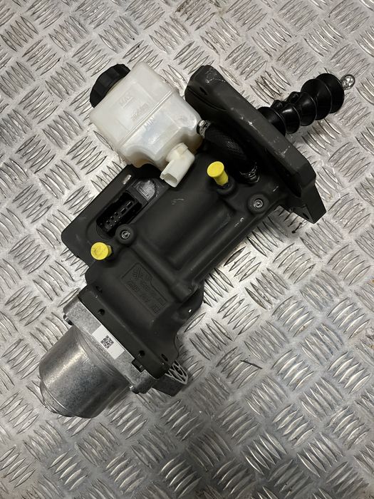 Silownik sprzegla Scania nowy!