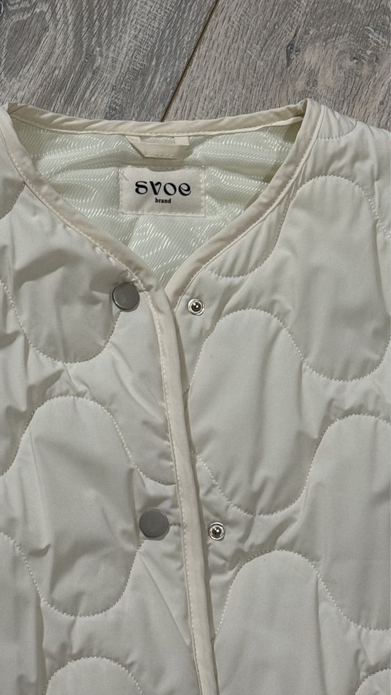 Легка курточка укоаінського бренду SVOE
