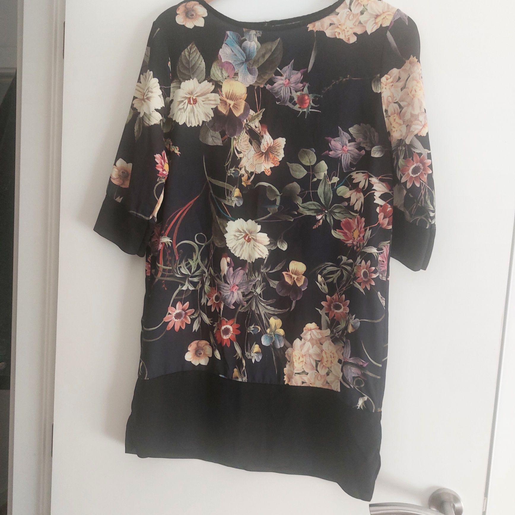 Tunica preta flores