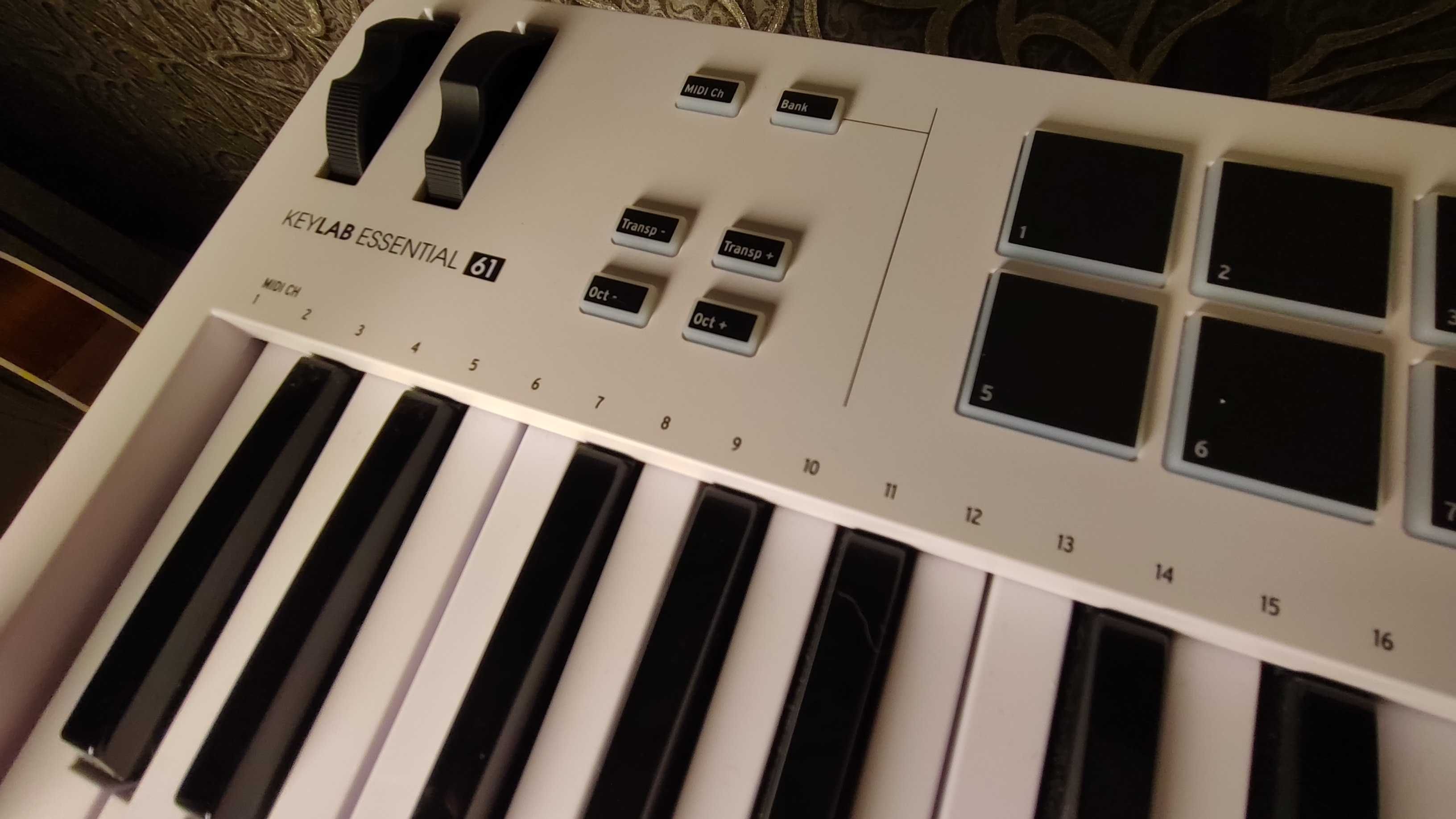 MIDI-клавіатура Arturia KeyLab Essential 61 mk3 (White)