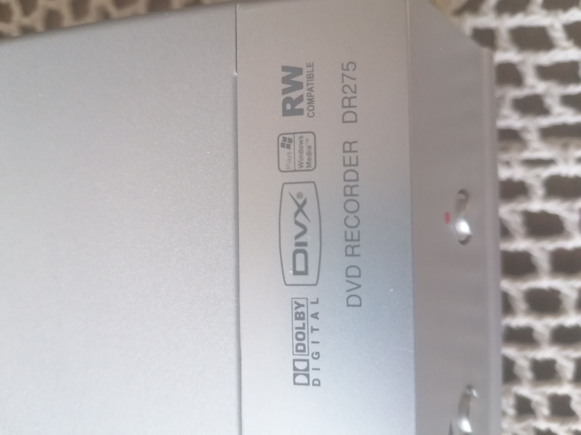 Odtwarzacz DVD z nagrywarką