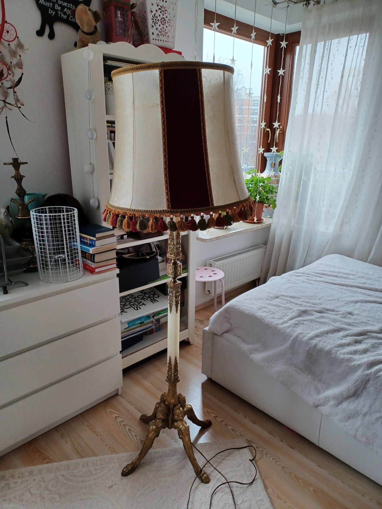 Lampa stojąca z alabastru i mosiądzu antyk