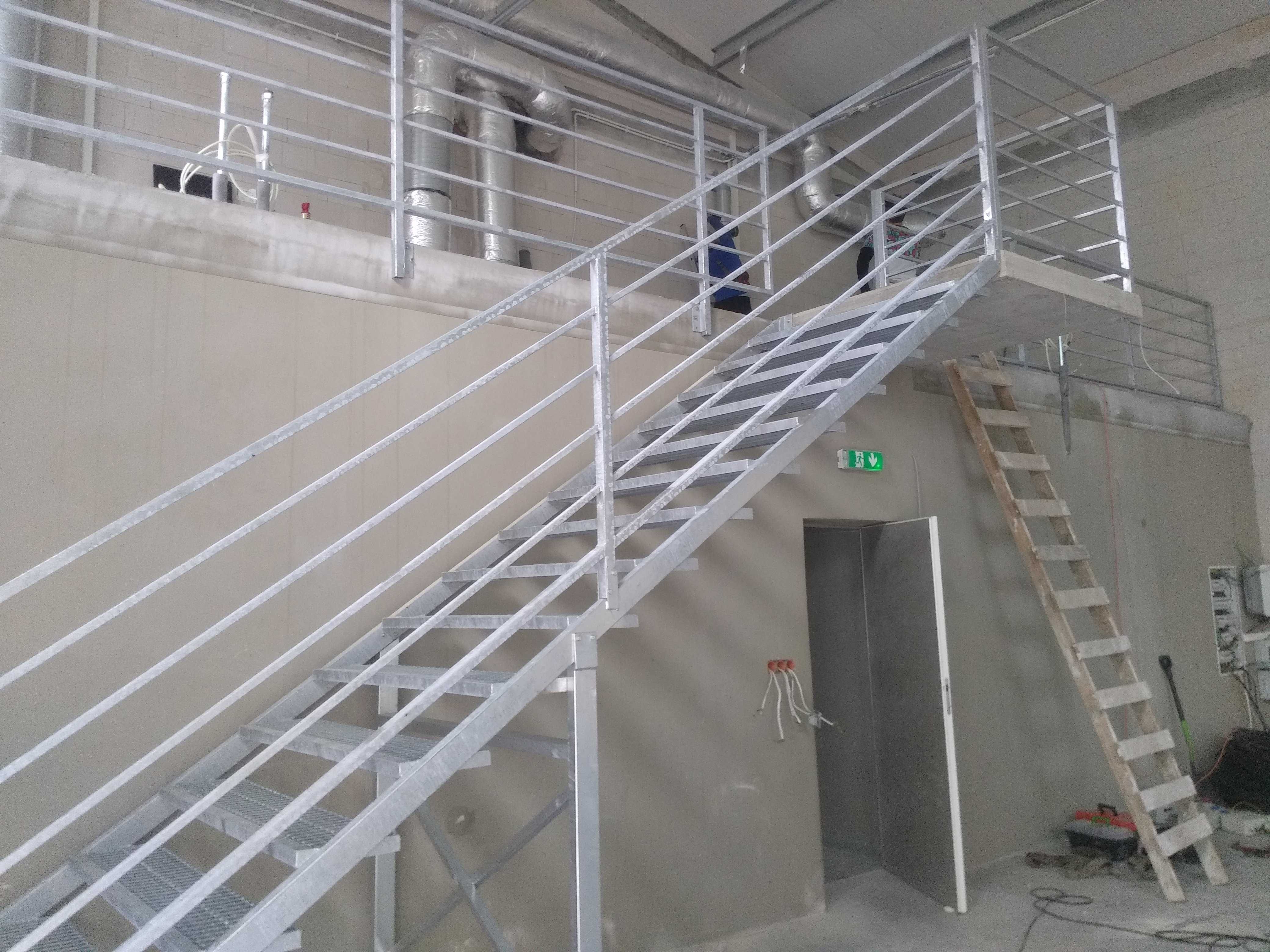 Schody metalowe zewnętrzne wewnętrzne solidne na wymiar serrated