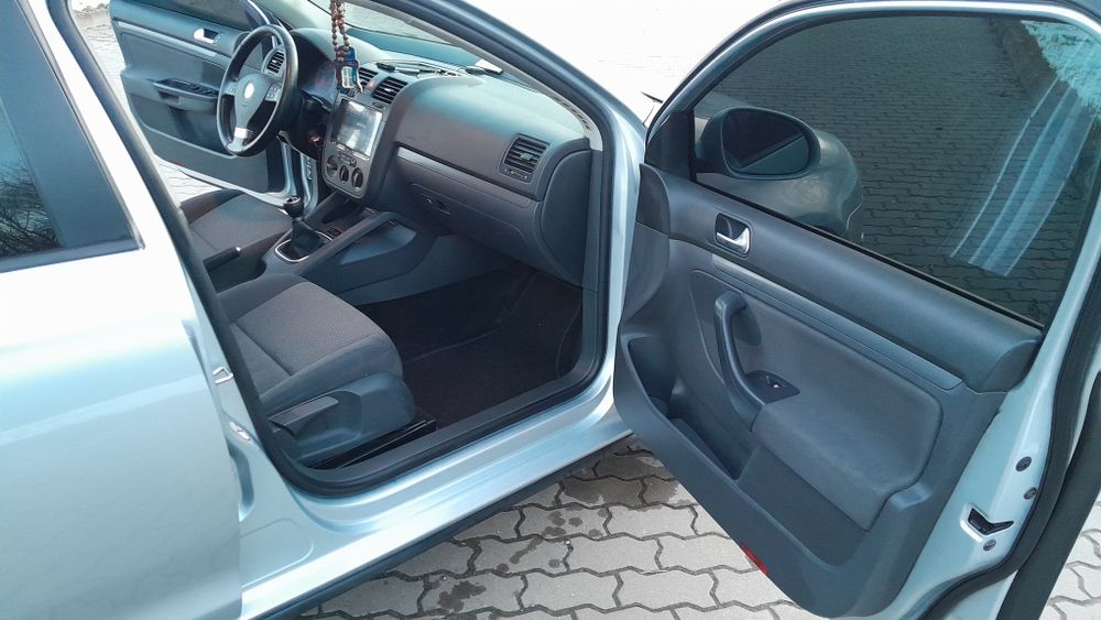 Автомобіль Volkswagen GOLF 1.6 MPI