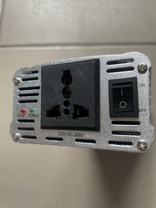 Б.У. Інвертер 12v-220v Автомобільний перетворювач з 12-220