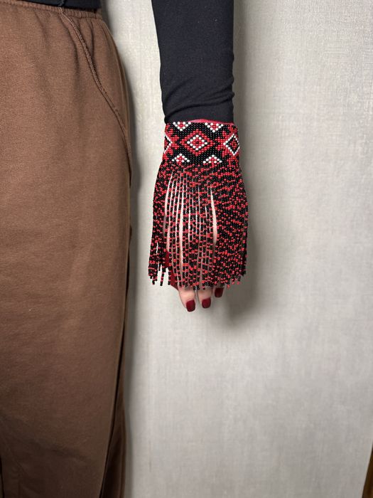 Прекраса з бісеру на руку