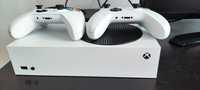 Xbox series S com dois comandos