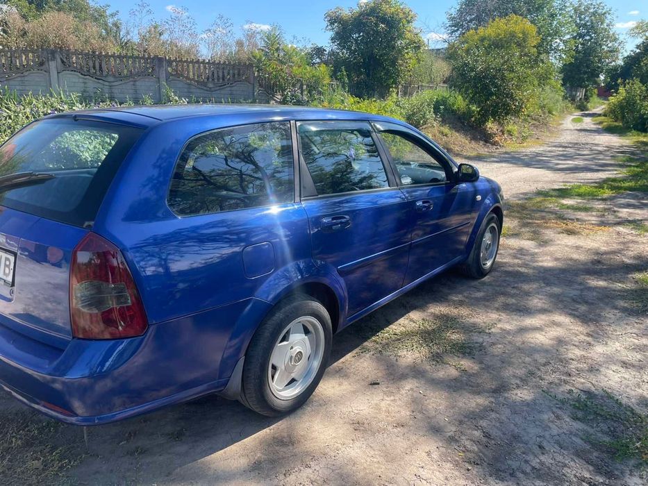 продам шевролет ланчети универсал