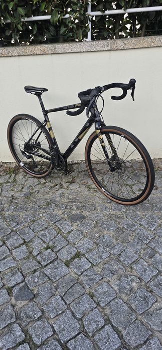 Bicicleta gravel carbono