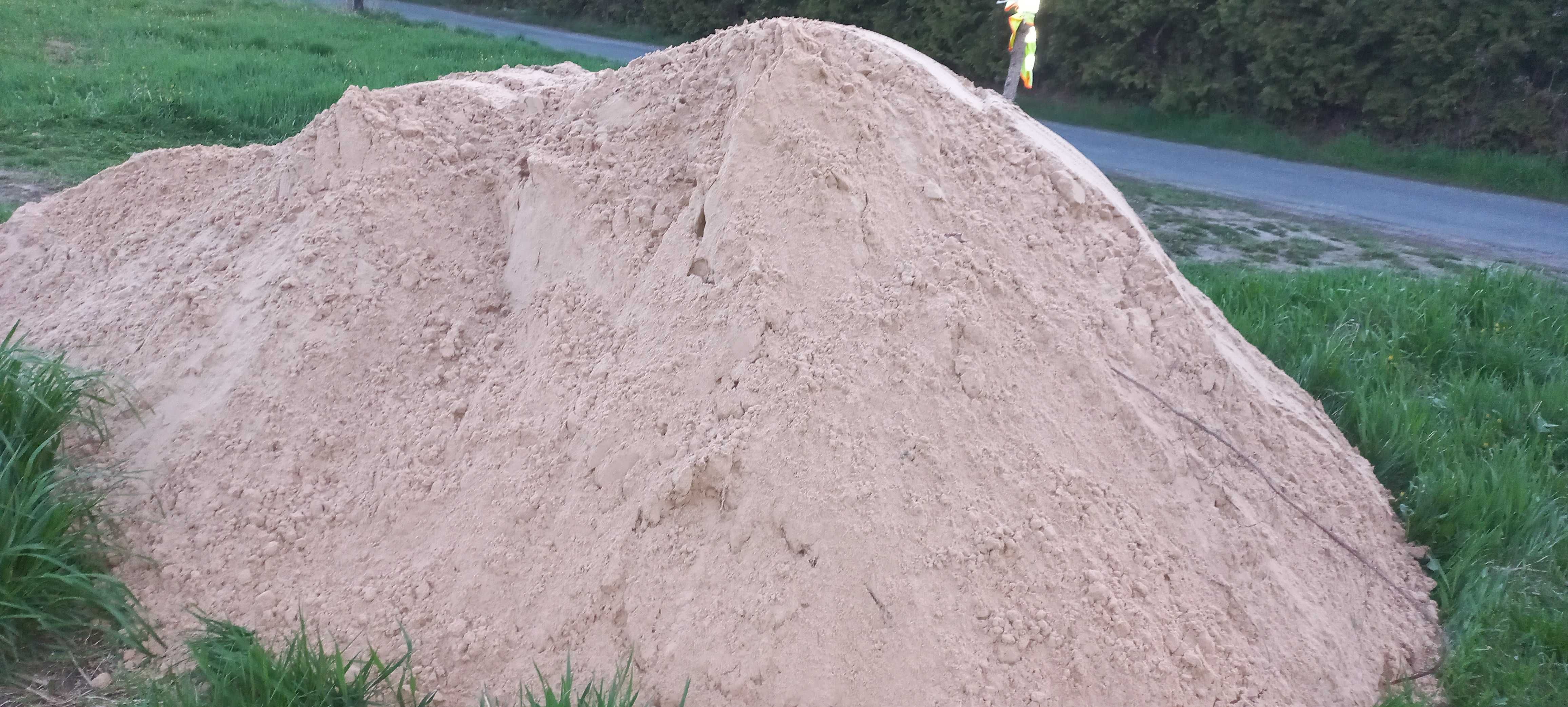 Piasek ziemię odbiorę z budowy z wykopu pozostałości 1-2 T Ciechocinek