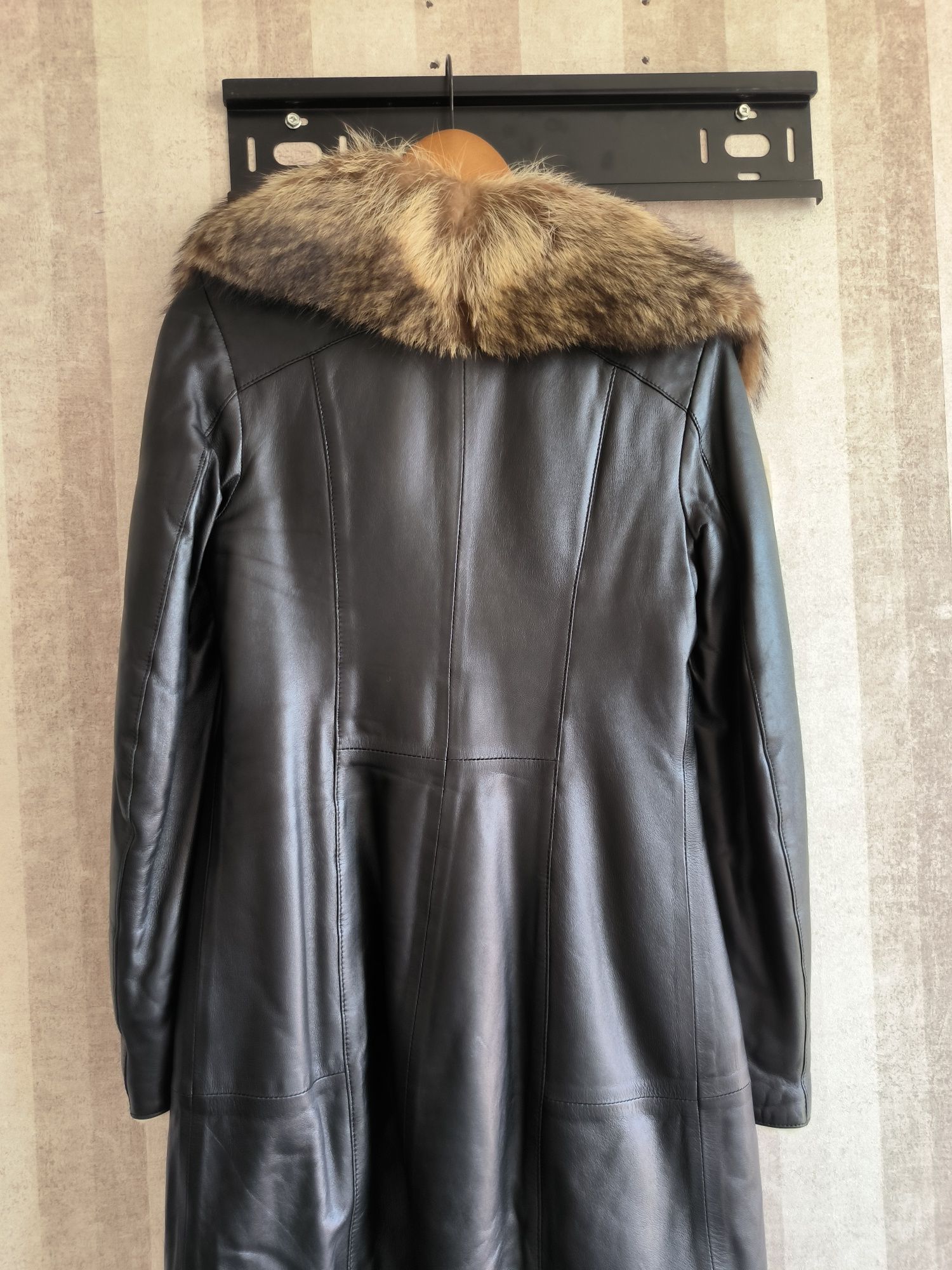 Продам женскую дубленку xs