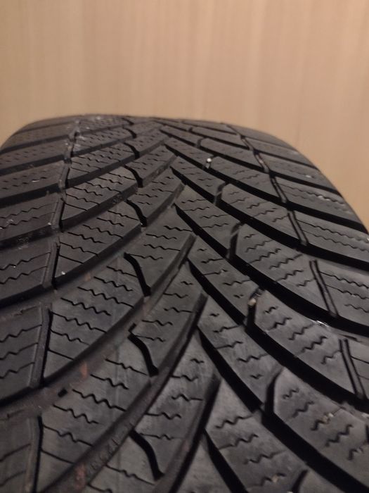 2 Opony zimowe 215 65 r16 bieżnik 6mm rok 2021