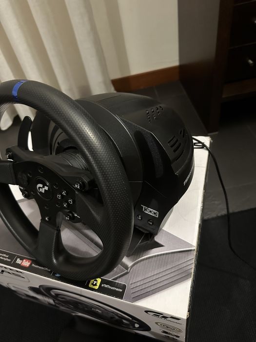 Volante + pedais T300 RS GT Thrustmaster