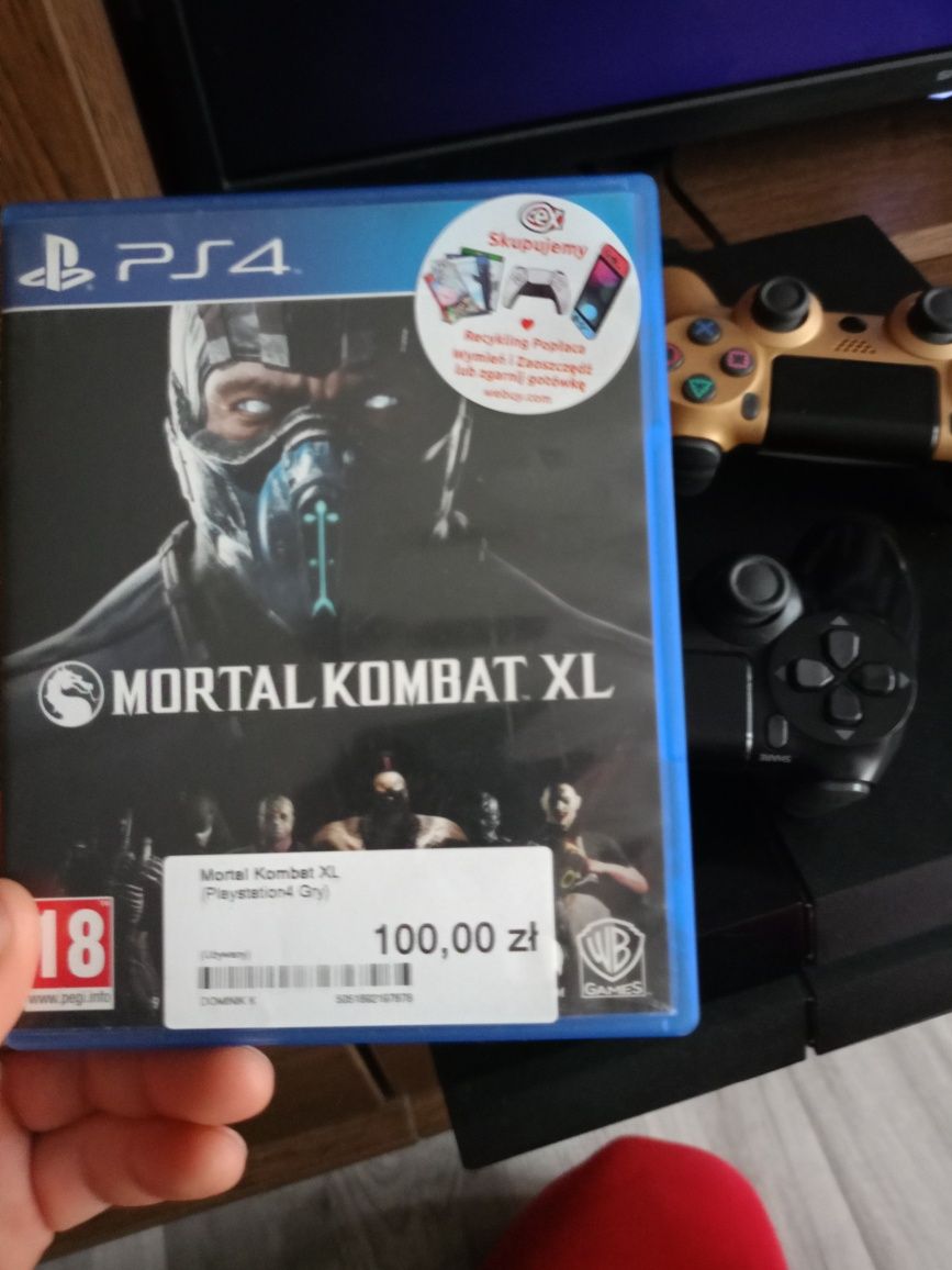 Sprzedam ps 4 dwa pady i 4 gry