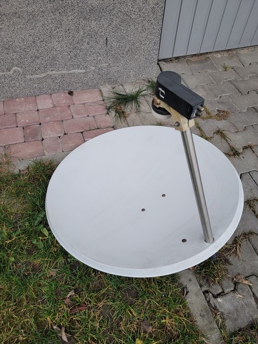 Antena satelitarna z podwójnym konwerterem