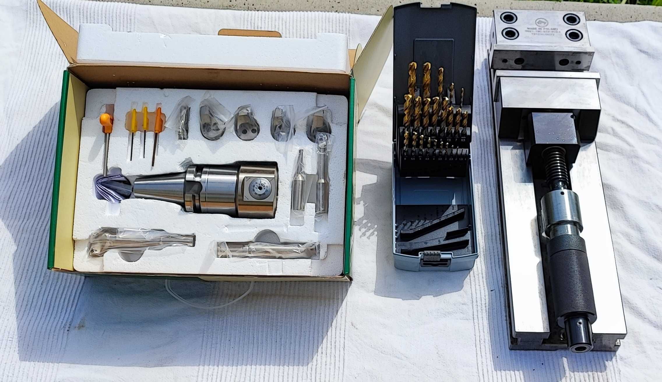Frezarka CNC + oprawki, 2 imadła,wytaczadło,narzędzia,frezy,pomiarówka