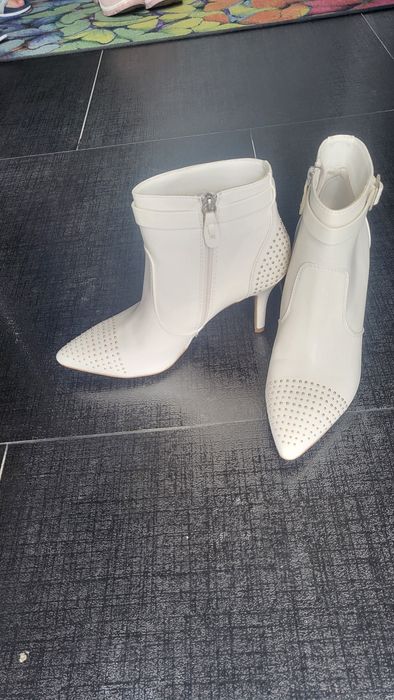 Kozaczki białe eleganckie