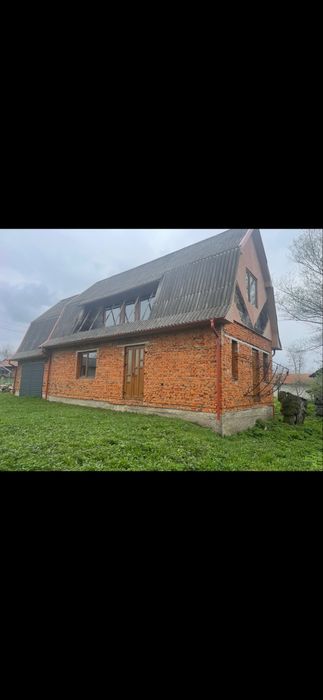 Будинок з земельною ділянкою