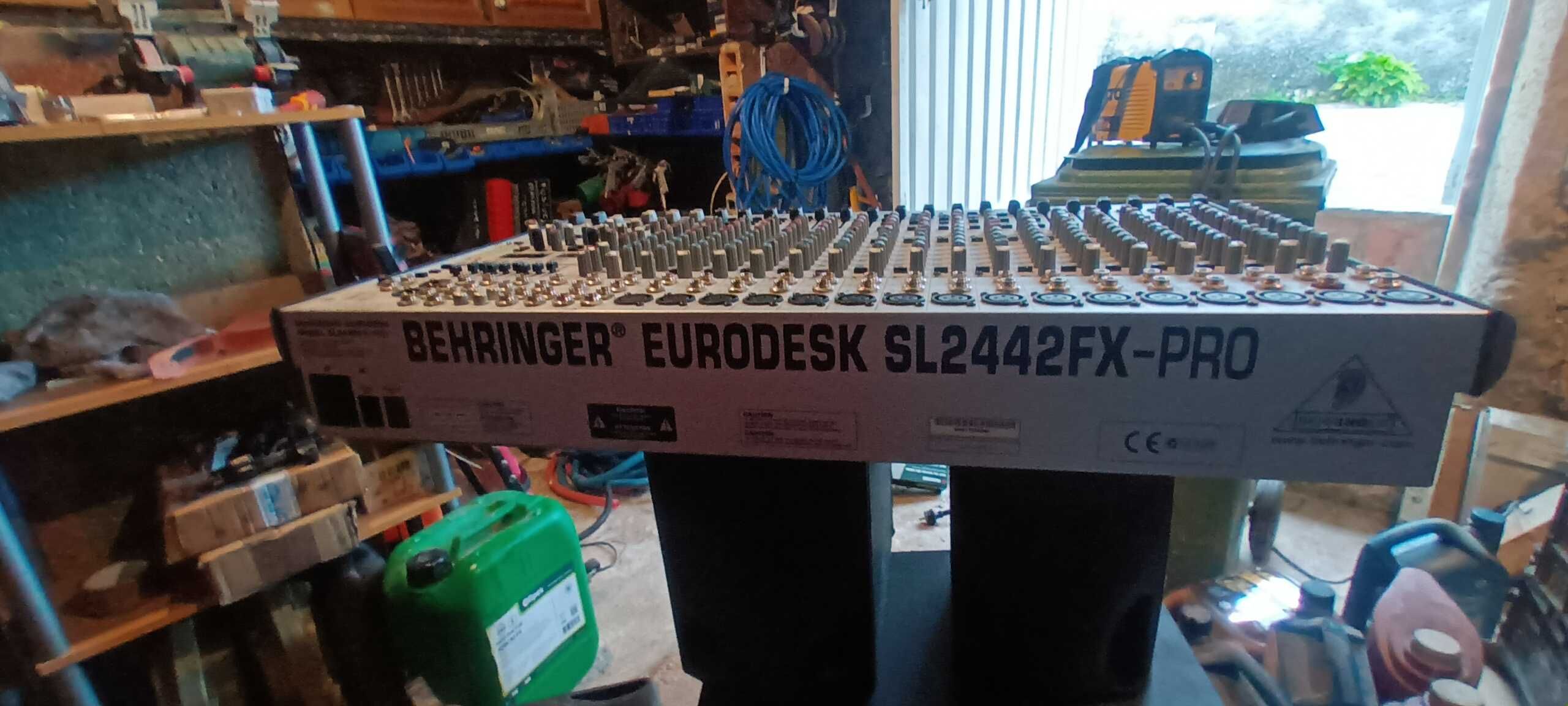 Vendo behringer para peças