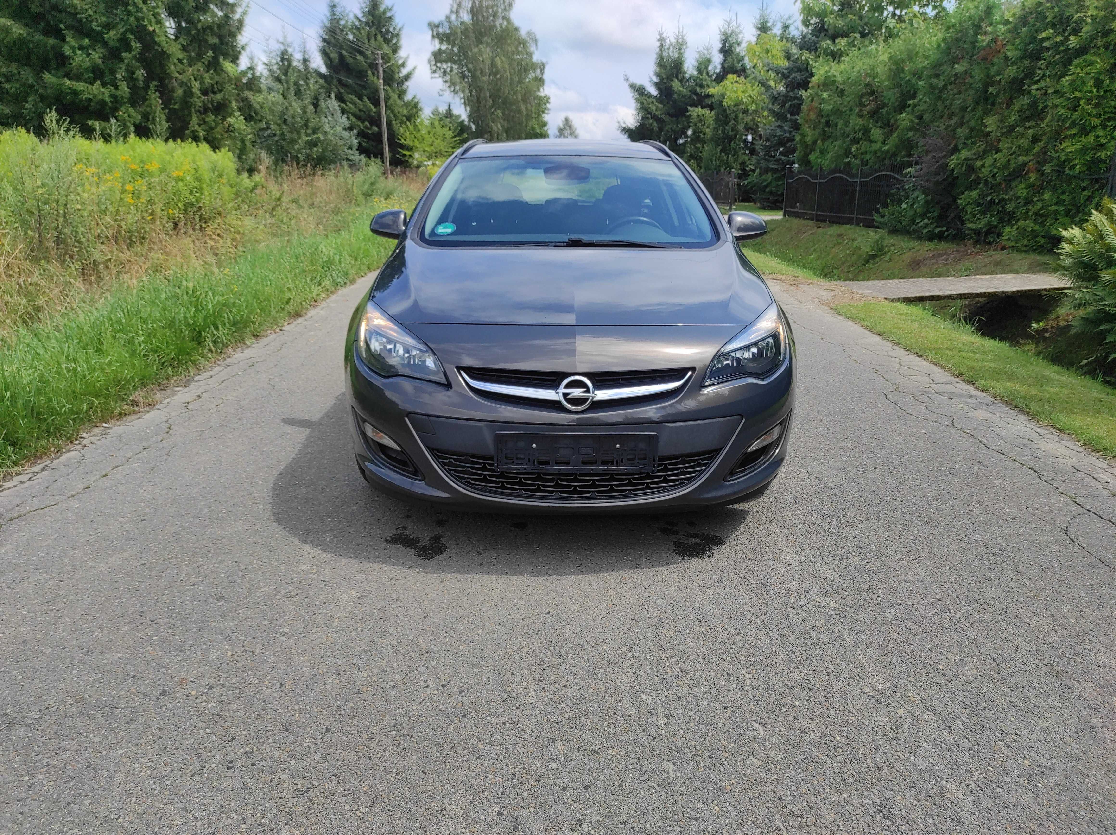 Opel Astra J 2016r. 1.6cdti 136km stan bdb