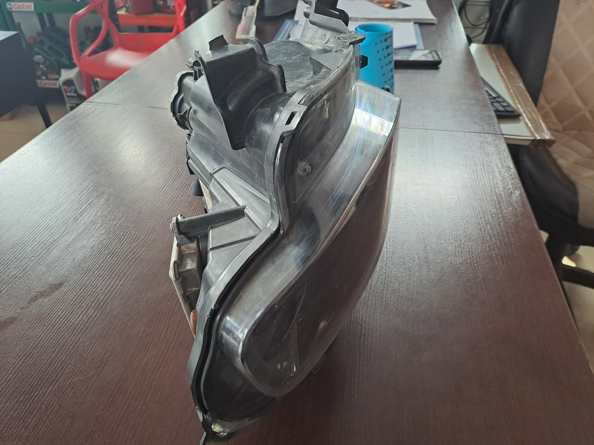 Lampa przód prawy Jeep Cherokee 2016r xenon sprawny