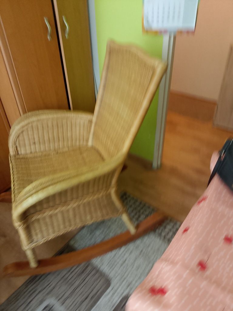 Fotel bujany wiklinowy