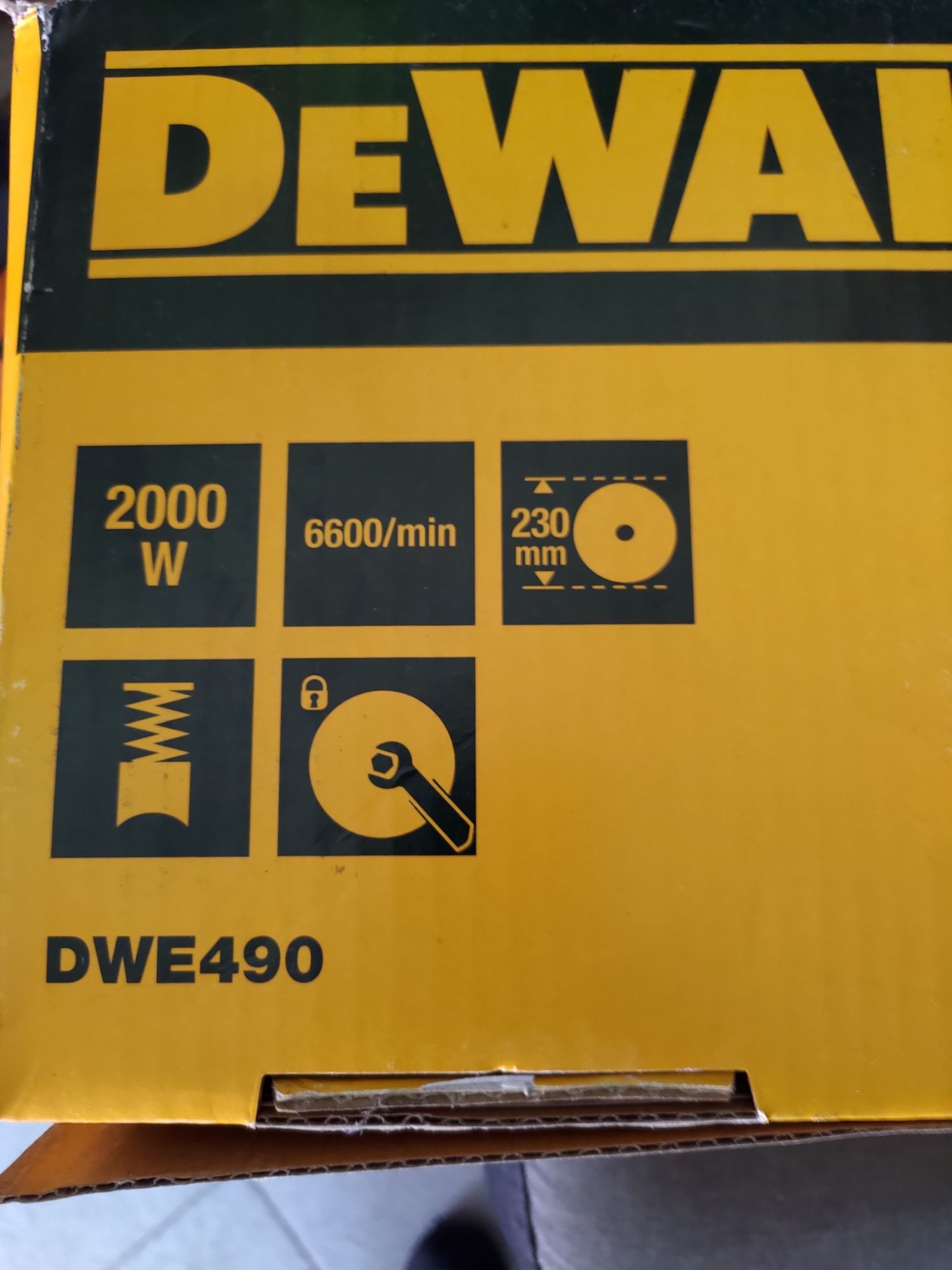 Rebarbadora DeWalt 230 mm com 10 discos