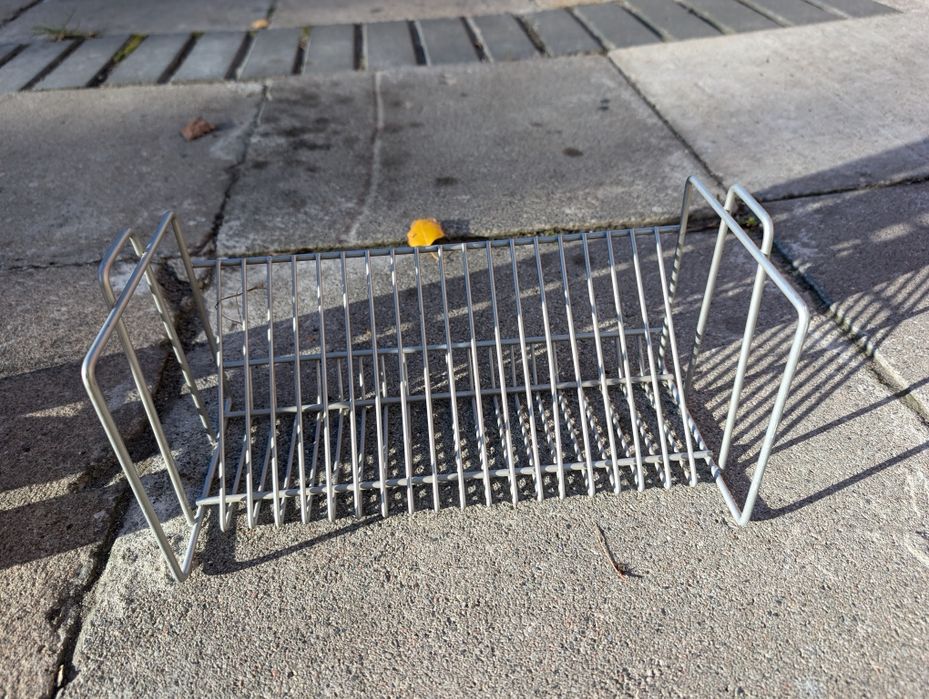 Metalowy stojak na CD