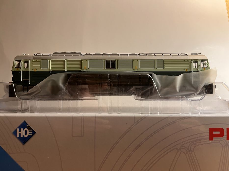 Spalinowóz lokomotywa PKP SU46-050 Piko 52860-2 Rarytas