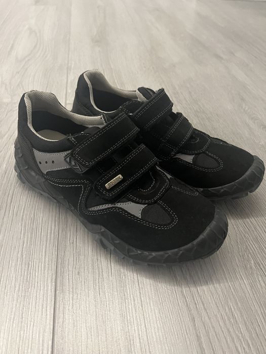 Натуральні  кросівки