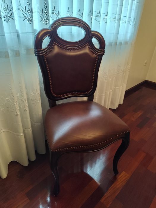 Cadeiras de sala em pele