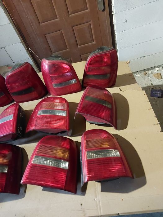 Audi a4 b5 kombi prawa lewa tylna lampa tył wkład