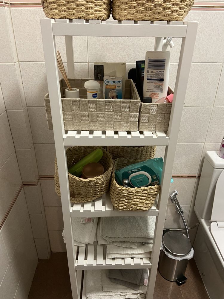 Estante branca em ótimo estado