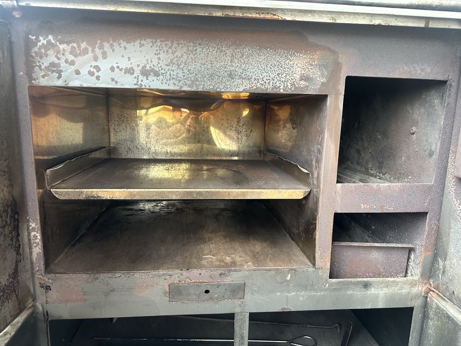 Forno a lenha.