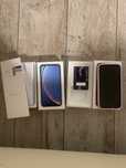 Продам два iPhone XR