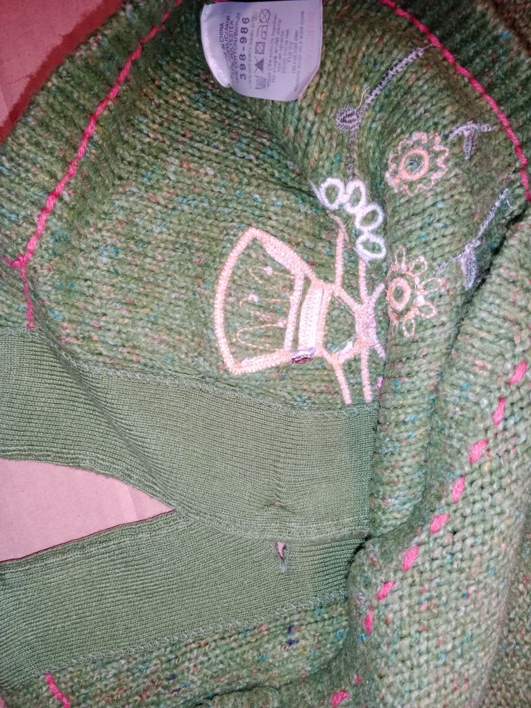 Sweter z Next wyszywany