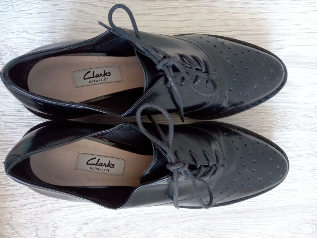 Buty na koturnie Clarks Narrative r.39