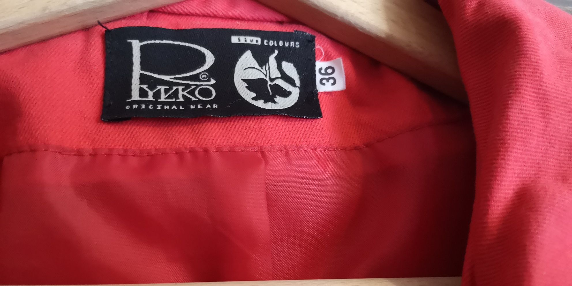 Czerwony płaszcz ryłko