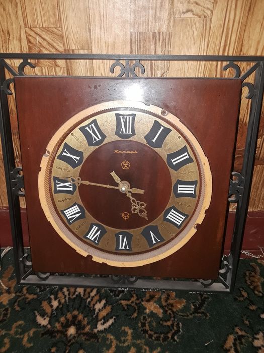 Часы настенные разные